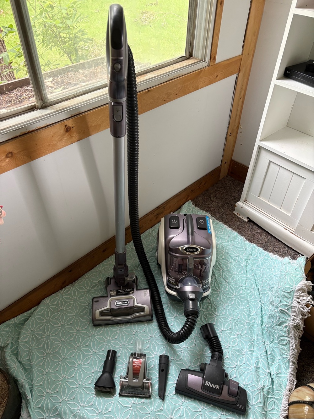 Shark NR96 Vacuum Rotator Powered Lift-Away Bagless Canister Anti Allergen